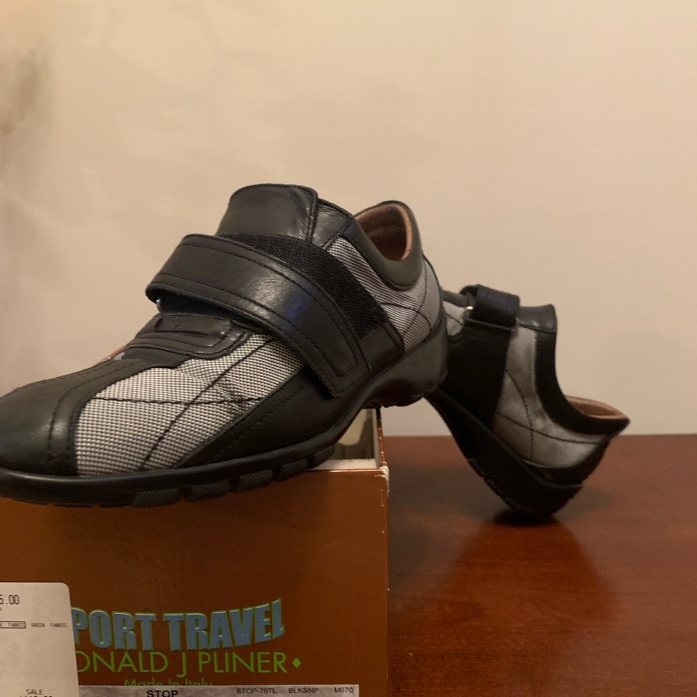 Donald Pliner casual shoes